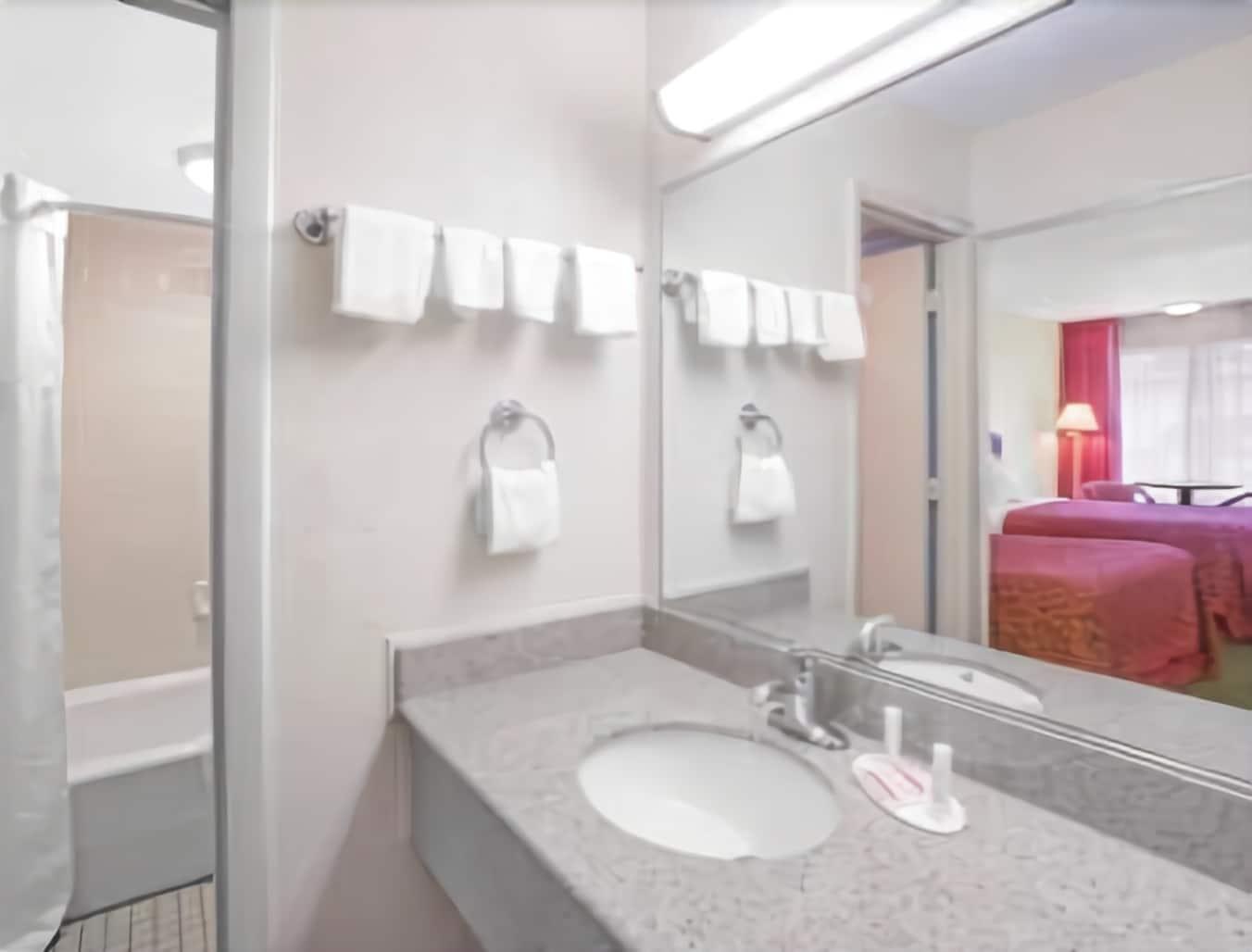 Days Inn By Wyndham Wilmington / University Esterno foto