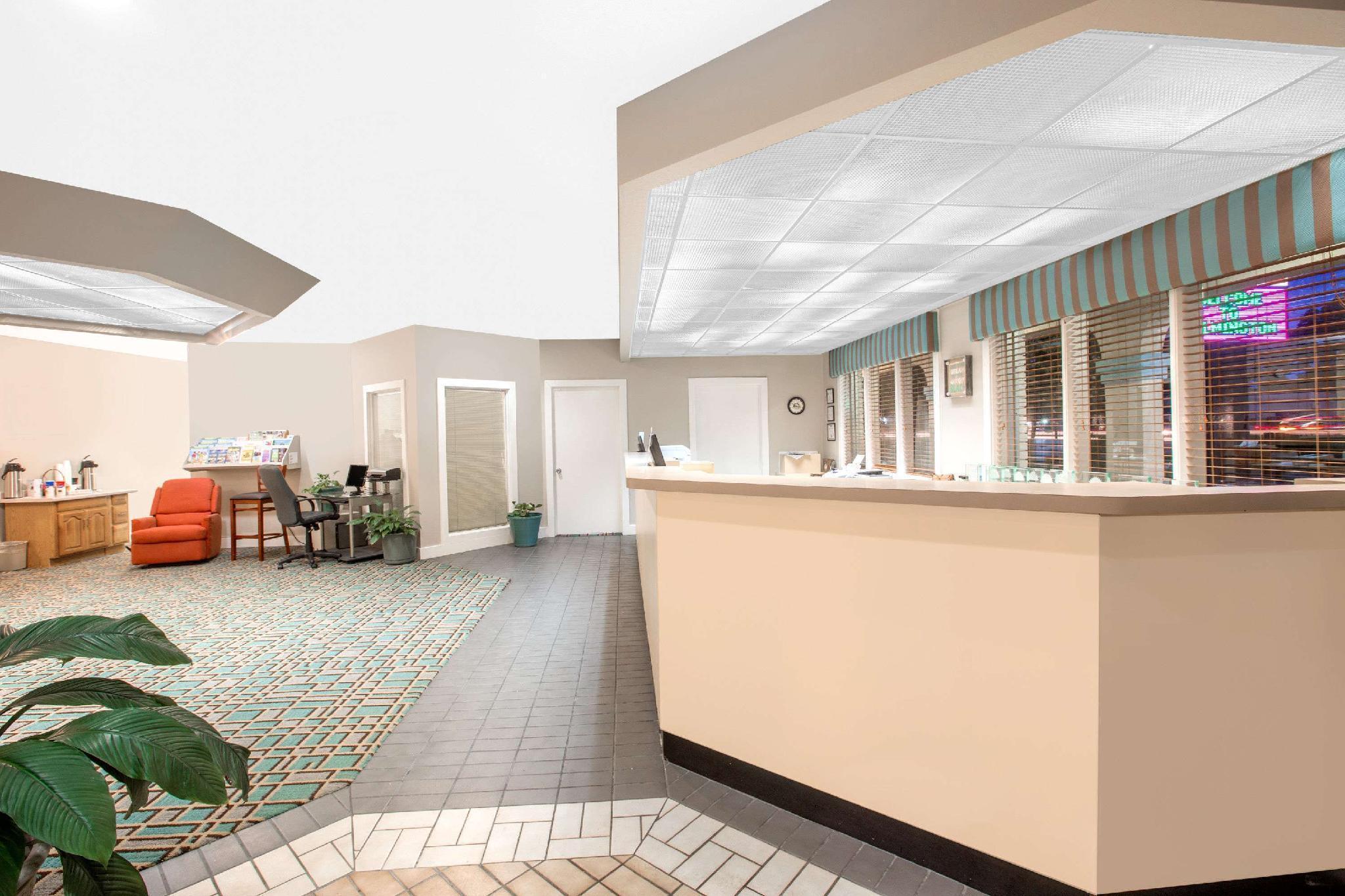 Days Inn By Wyndham Wilmington / University Esterno foto
